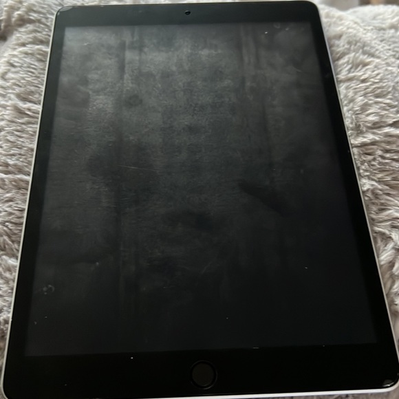 iPad - Picture 2 of 5